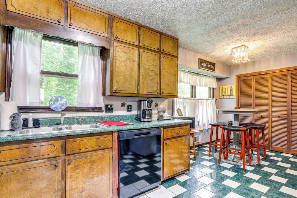Group Getaway: Spacious Home in Stone Mountain!