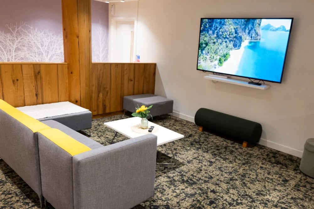Student Only Arbury Court in Kingston