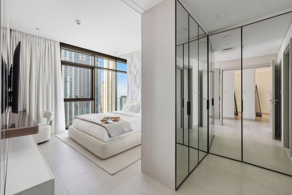 Serene 1BR Escape with Burj Khalifa View