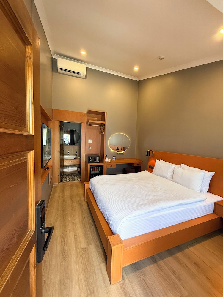 Navy Inn & Bungalows 3