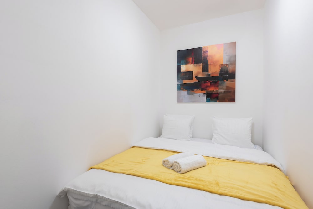 3 bedroom apartment near center