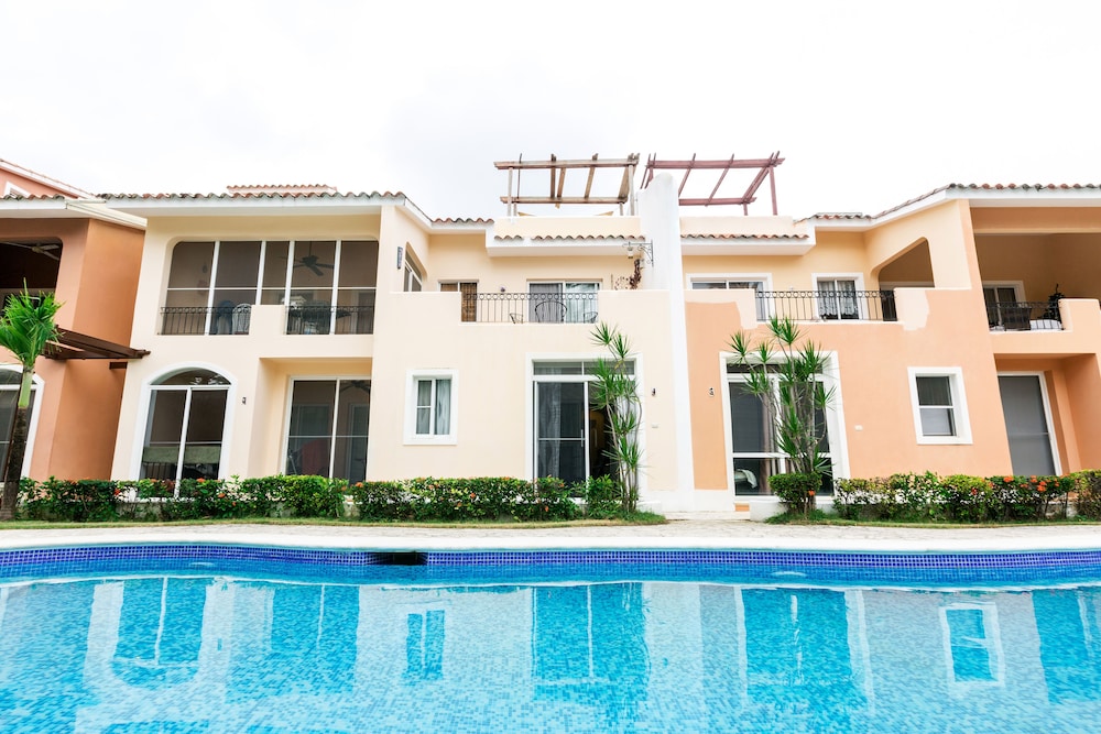 Los Corales Tropical Beach Resort & SPA
