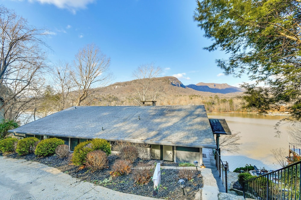 Hot Tub & Lakefront Deck: Cabin in Blue Ridge Mtns