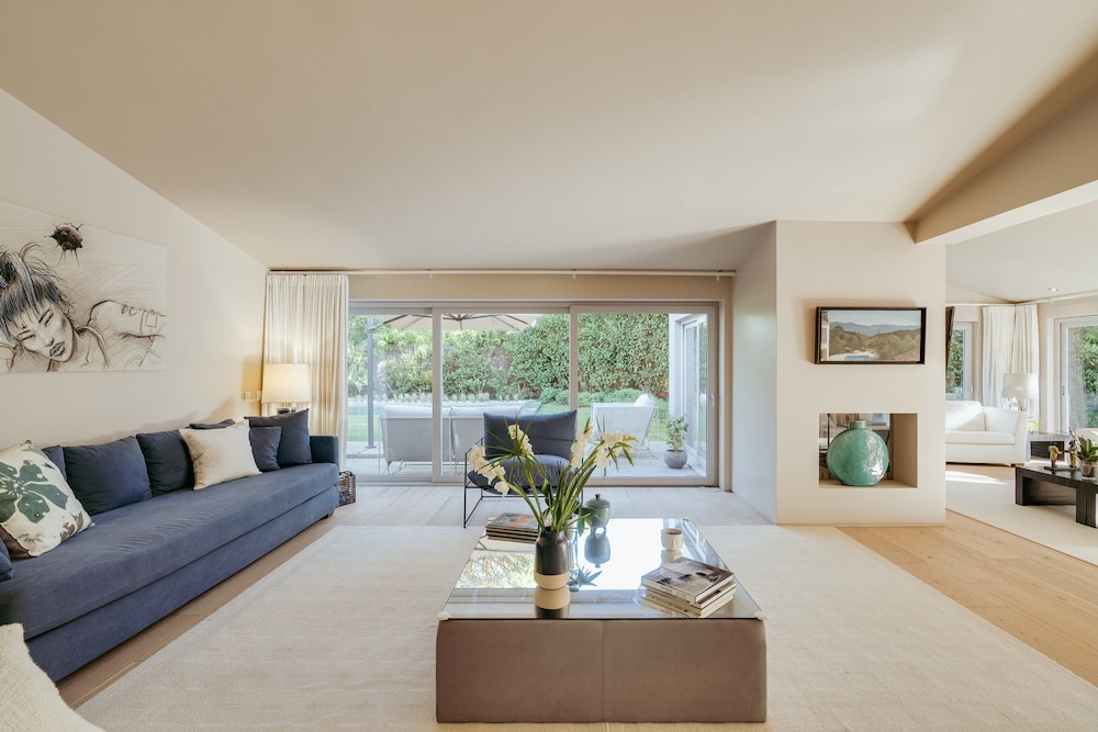 Light Villa by Cadenzalux