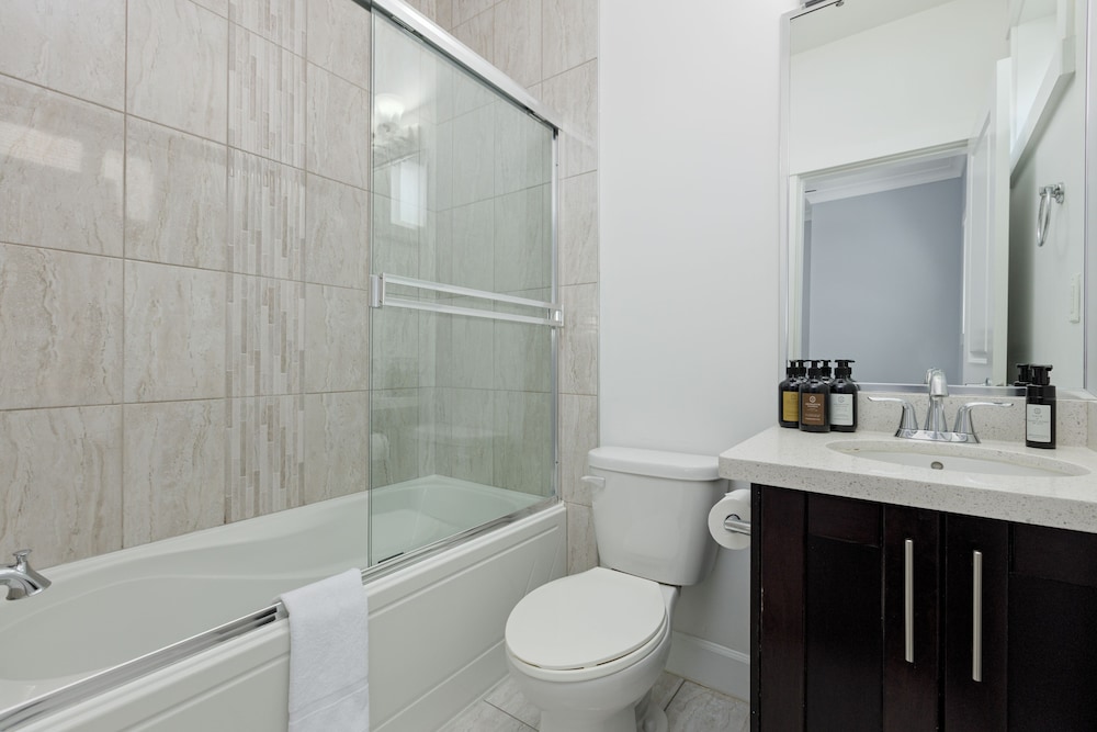 192 East 44th Ave