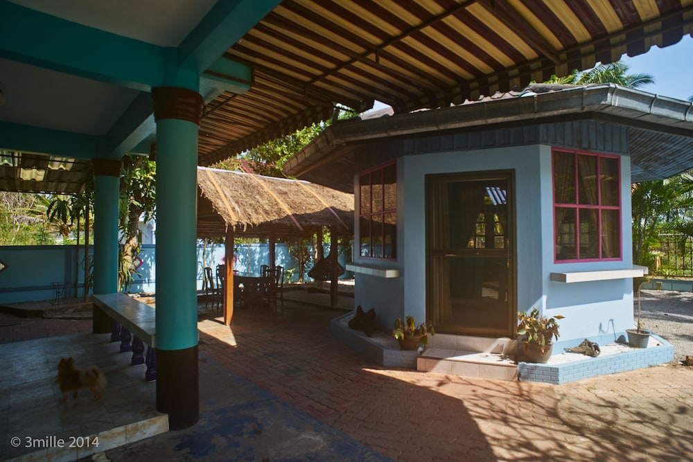 Blue Beach Bungalow