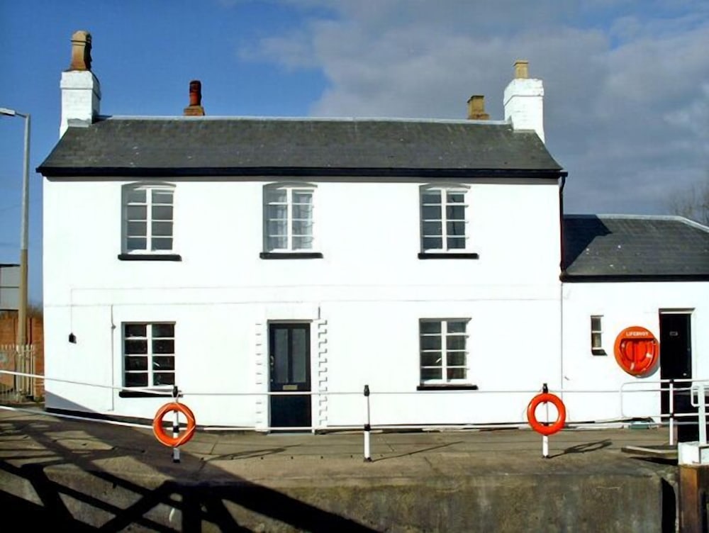 Gloucester Vacations - The Lock House - Property Image 1
