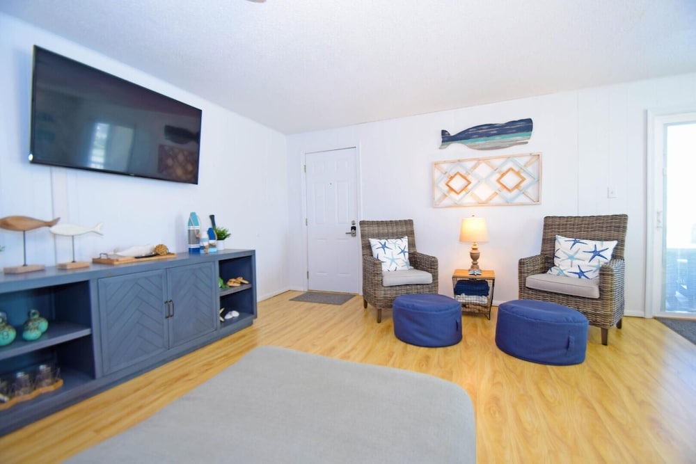 Aronimink 1b 2 Bedroom Condo