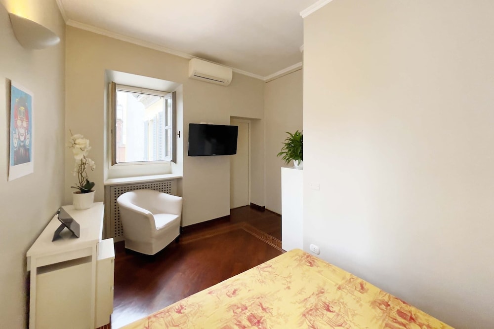 Chic & Quiet Apartment in San Babila