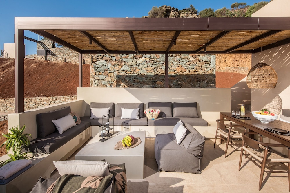 Villa Helios - Elevate Your Senses