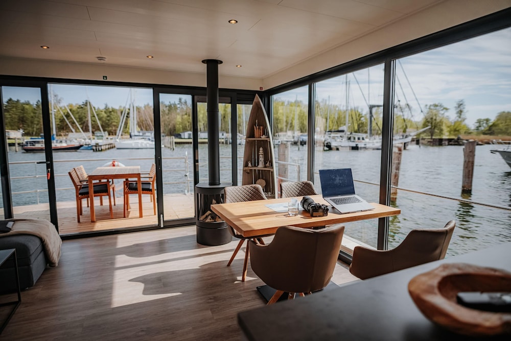 Modern Houseboat for 4 Guests