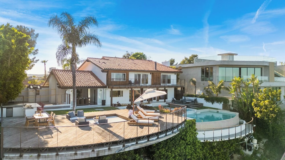 Stradella View - Bel-air Oasis w/ Infinity Pool & Stunning Panoramic Views