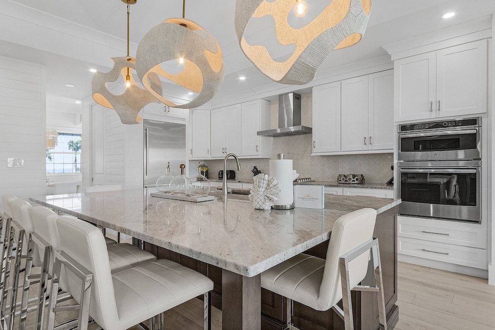 673 White Sands Retreat: Bay Views, Pool, Elevator 5 Bedroom Home