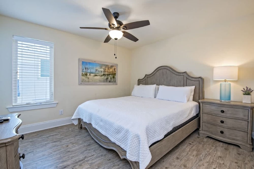 Beachfront 5bed Easybreezy East