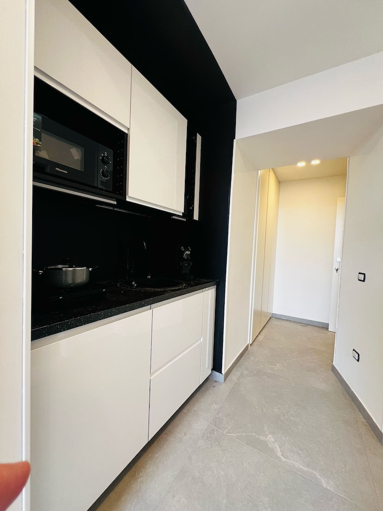 Alyde Apartments