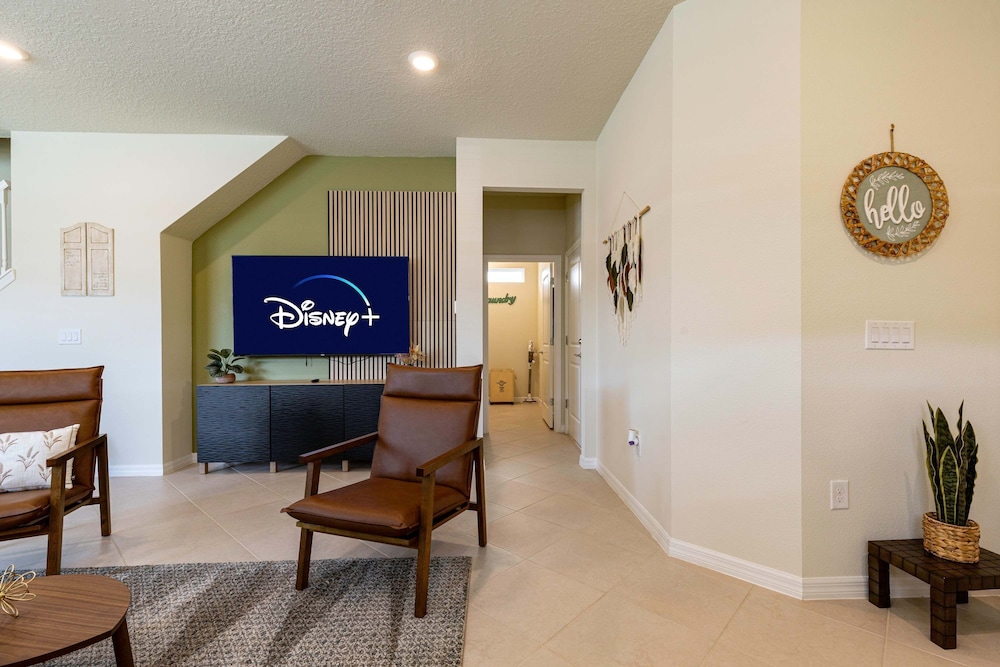 Family Friendly 5BR Home Pool Patio Room for 10