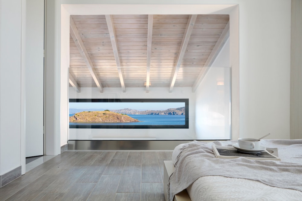 Eleia Seafront Rooms & Villas