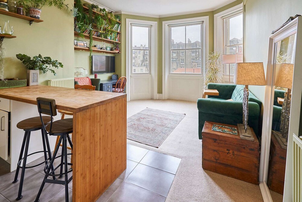 Host Stay Mermaid Hove