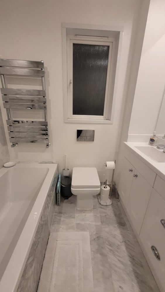 3 Bedroom, Sleeps 6, Free Parking