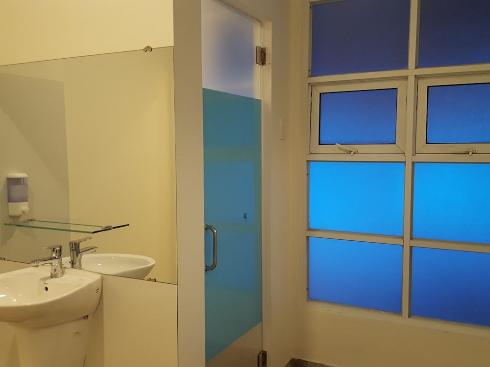 Glocal Beachside Hostel