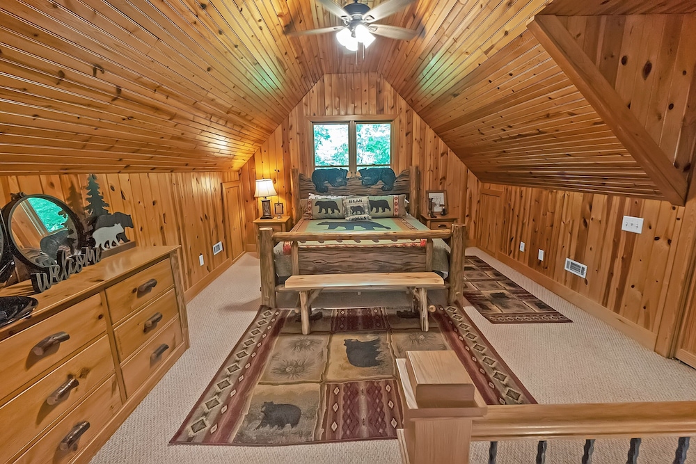 Mountain Getaway With Hot Tub & Game Room 4 Bedroom Cabin