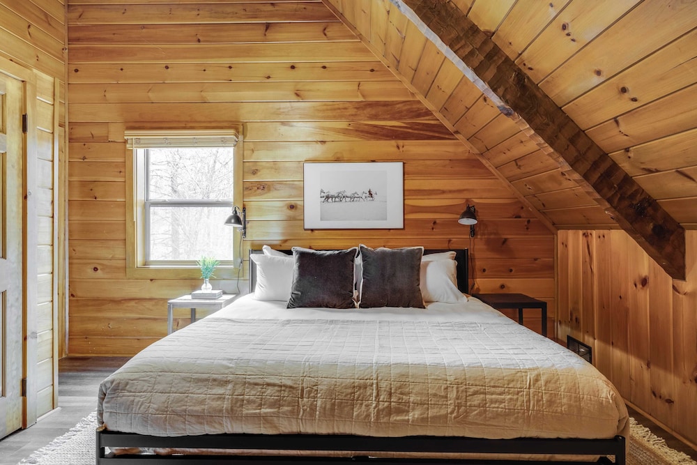 2 Cabins Porch w/ Hot Tub + Views, Game Room Dudley II & III by Avantstay
