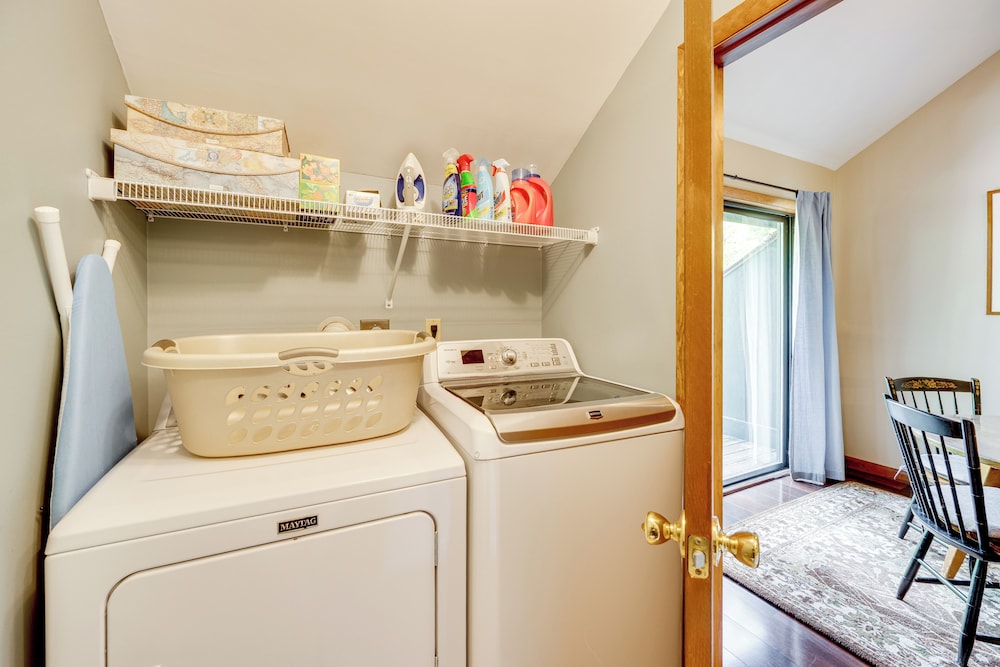 Near Skiing & Hiking! North Conway Gem w/ Balcony