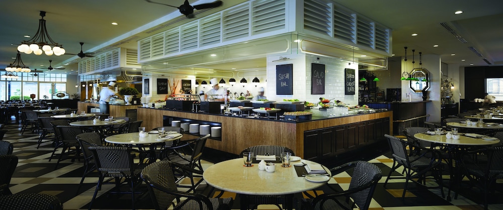 Eastern & Oriental Hotel 6