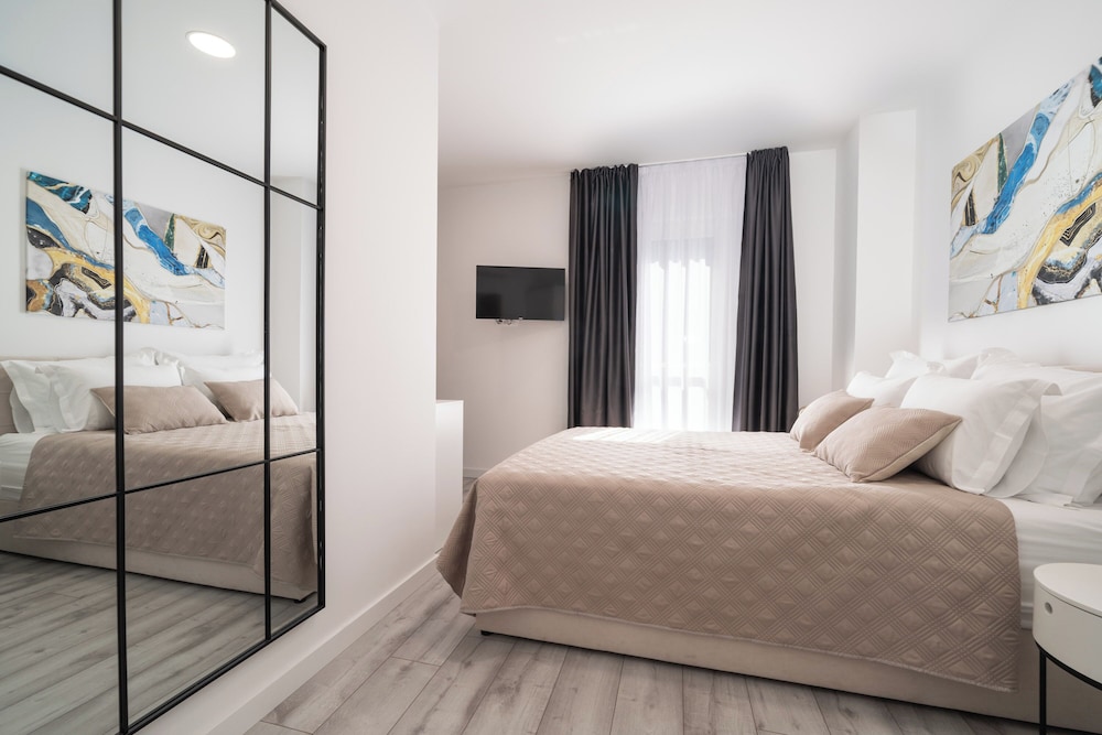 Luxury Villa Entrata-Five Bedroom Villa view 3