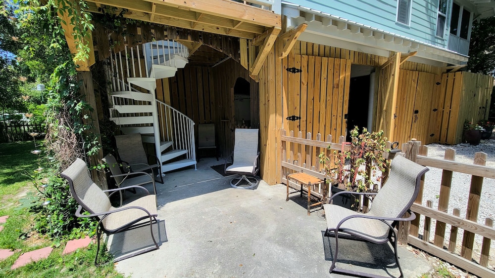 1616 Jones Avenue by Tybee Vacation Rentals