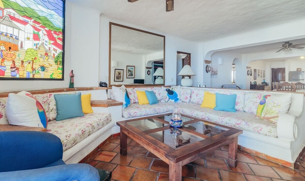 Ocean View 2Br Condo-balcony-beach-pool - 604