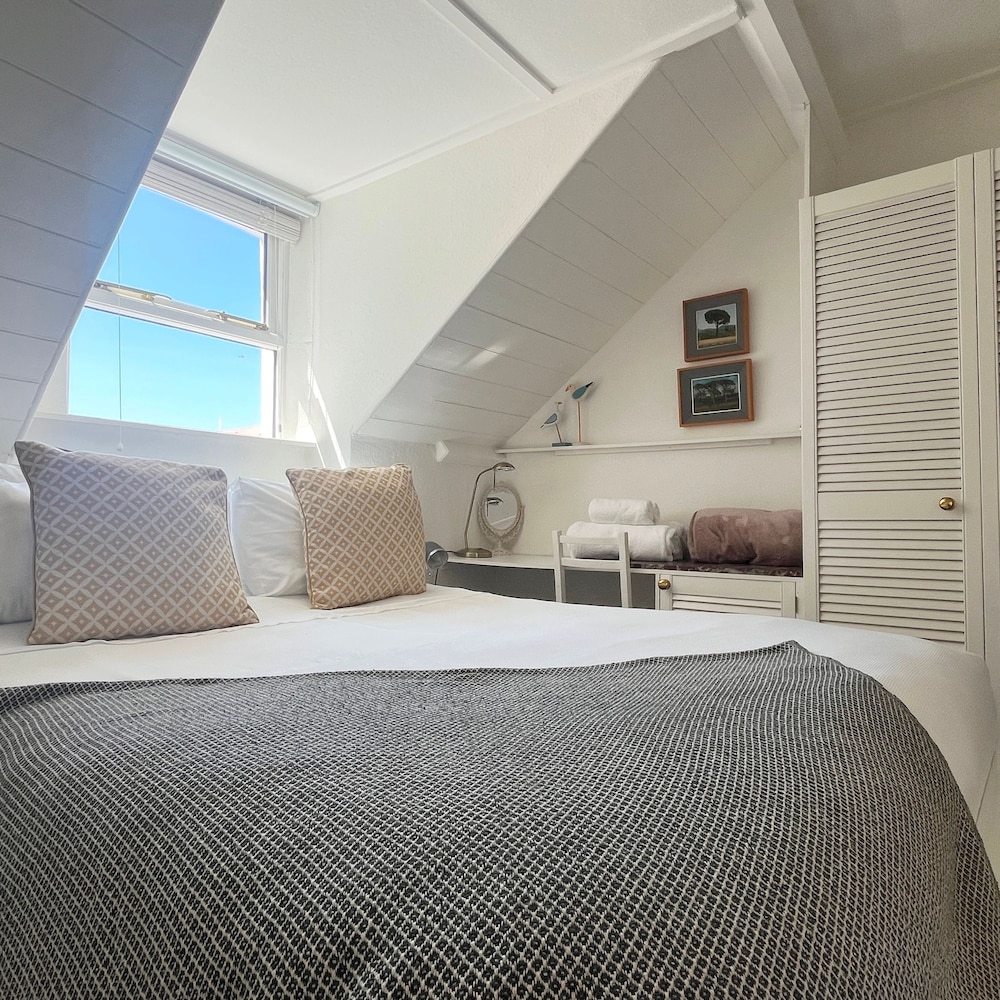 Charming 2 Bed House Central Penzance view 2
