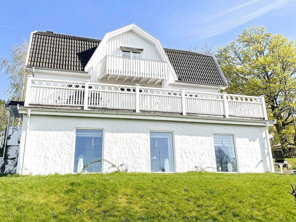 8 Person Holiday Home in Huskvarna view 3