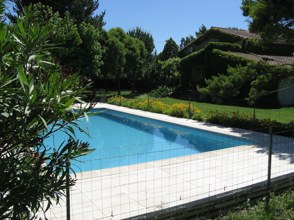 Clos Sainte Garde en Saint-Didier — recepcion & lobby