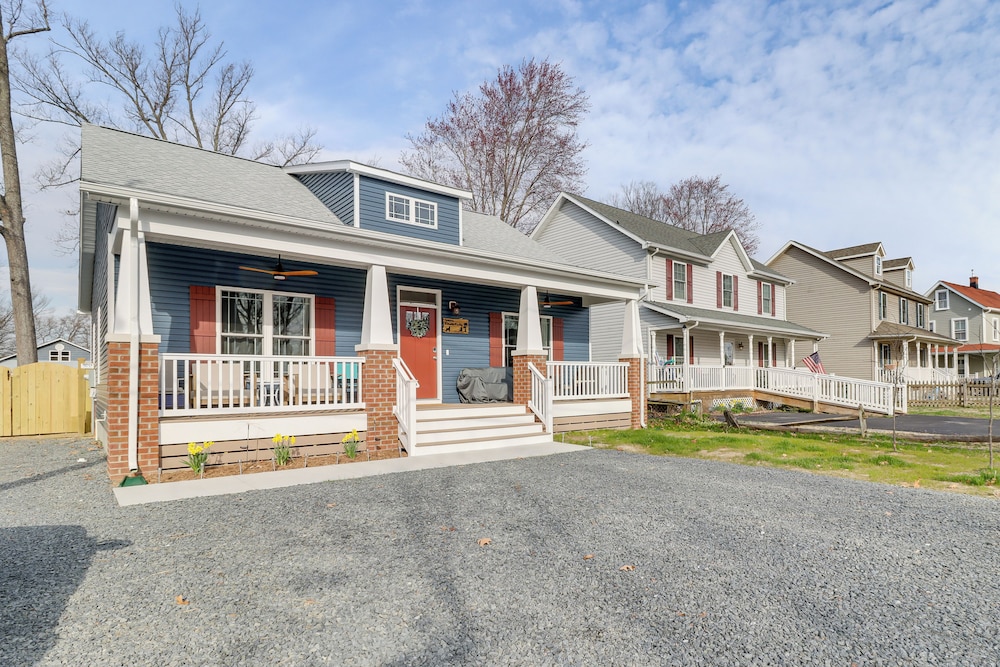 Walk to Bay: Home w/ Fenced Yard in Colonial Beach