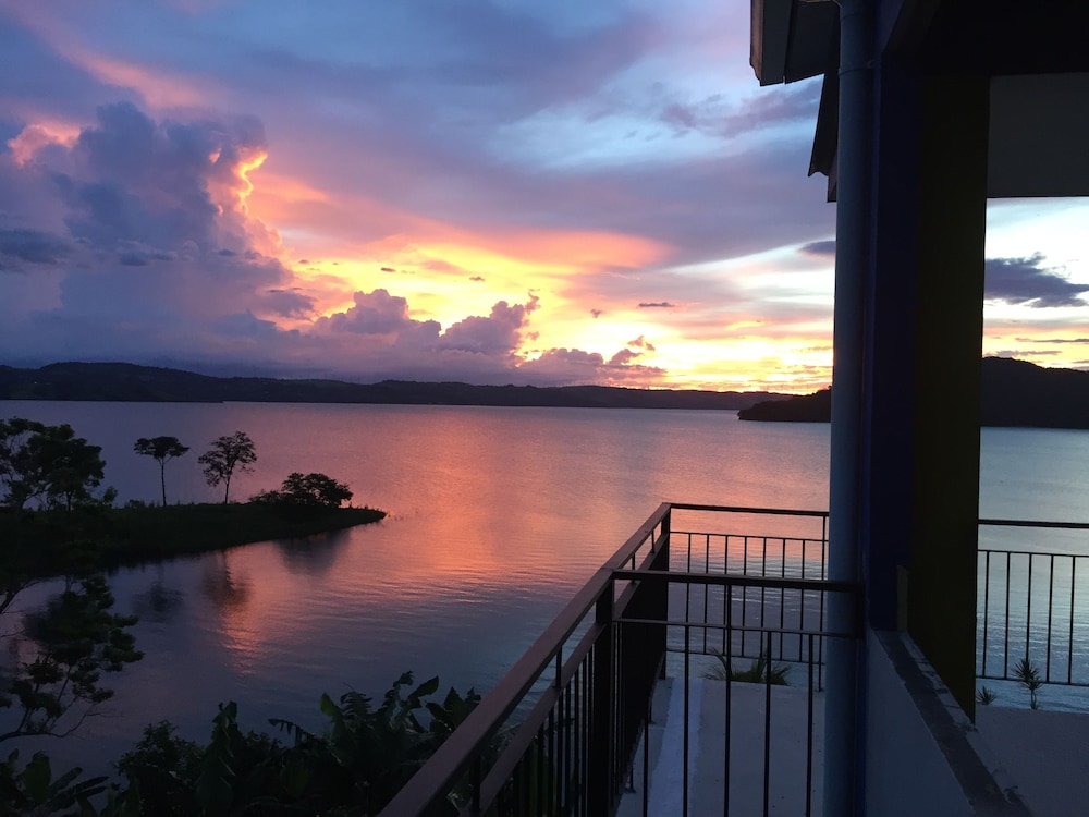 BlueBay Bugenvil Lake Lodge