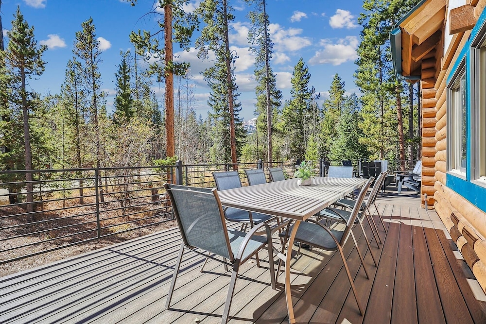 American Way Chalet 5 Bedroom Home