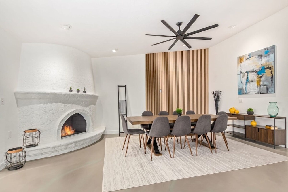 5BR Resort-style Oasis 2 Primary s Cabana Gameroom