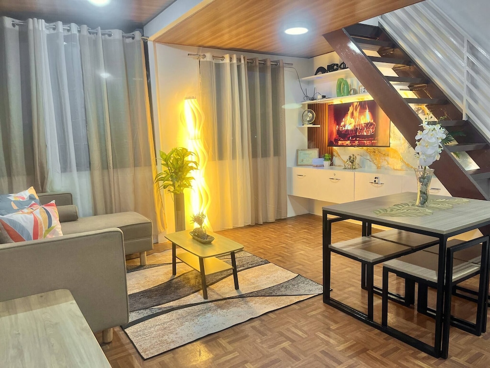 Bloomstone Urban Chill Cabin