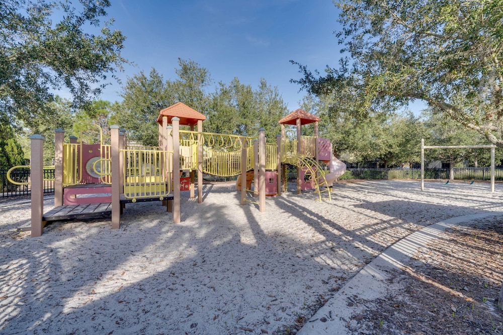 10 Mi to Wdw: Family Home w/ Game Room & Pool!