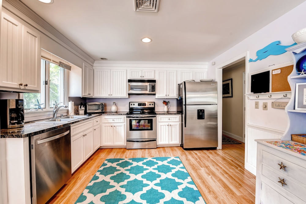 Charming East Falmouth Home: Walk to Private Beach