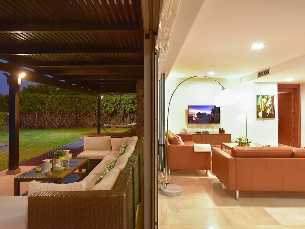 Villa With Private Pool in the Golf Resort