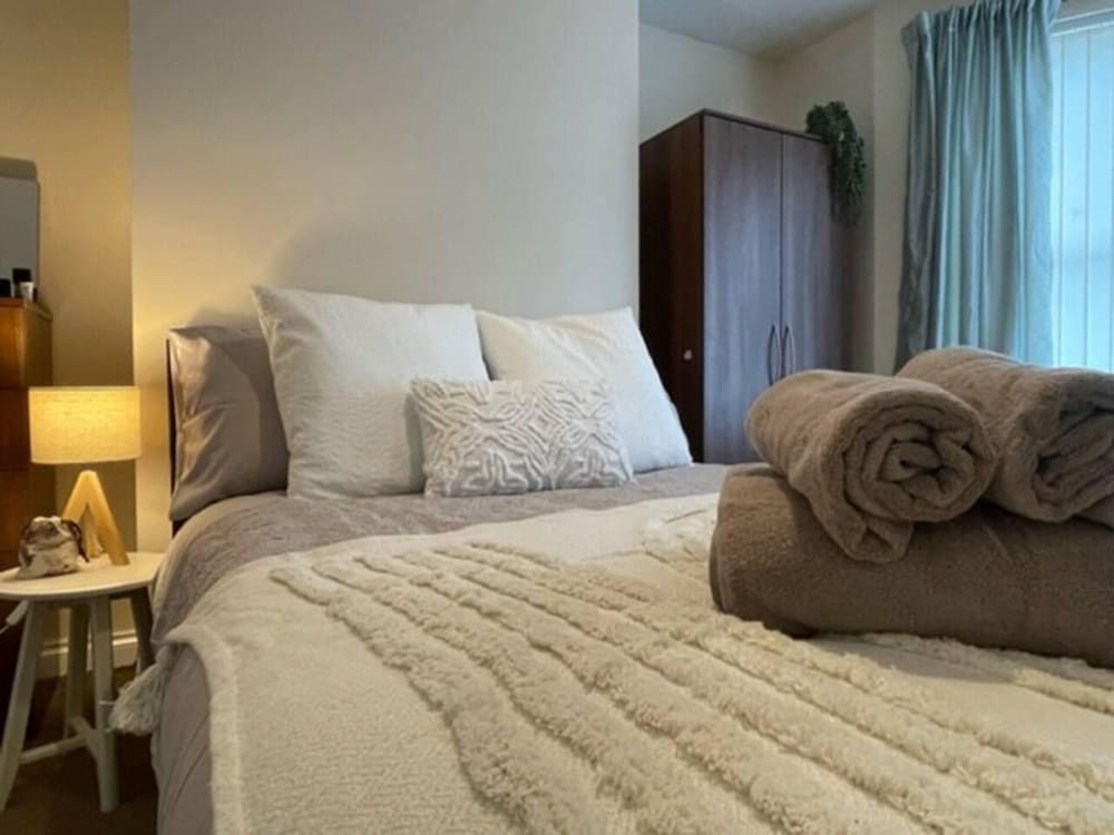Beautiful and Spacious House in Liverpool, UK view 4