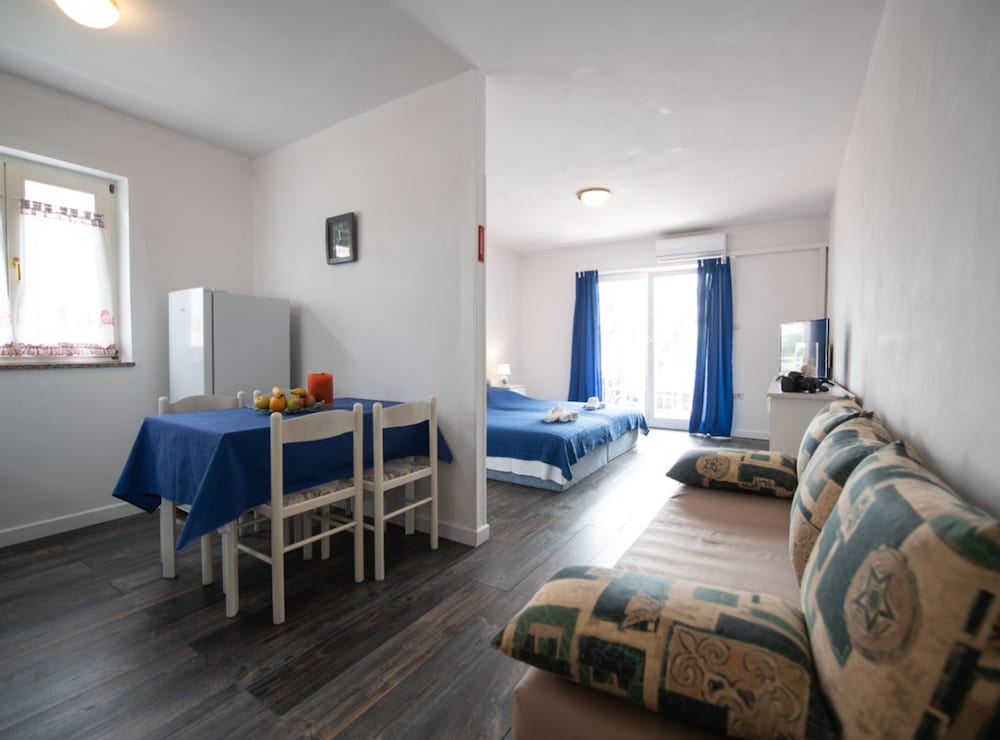 Apartments Mirjana IKA