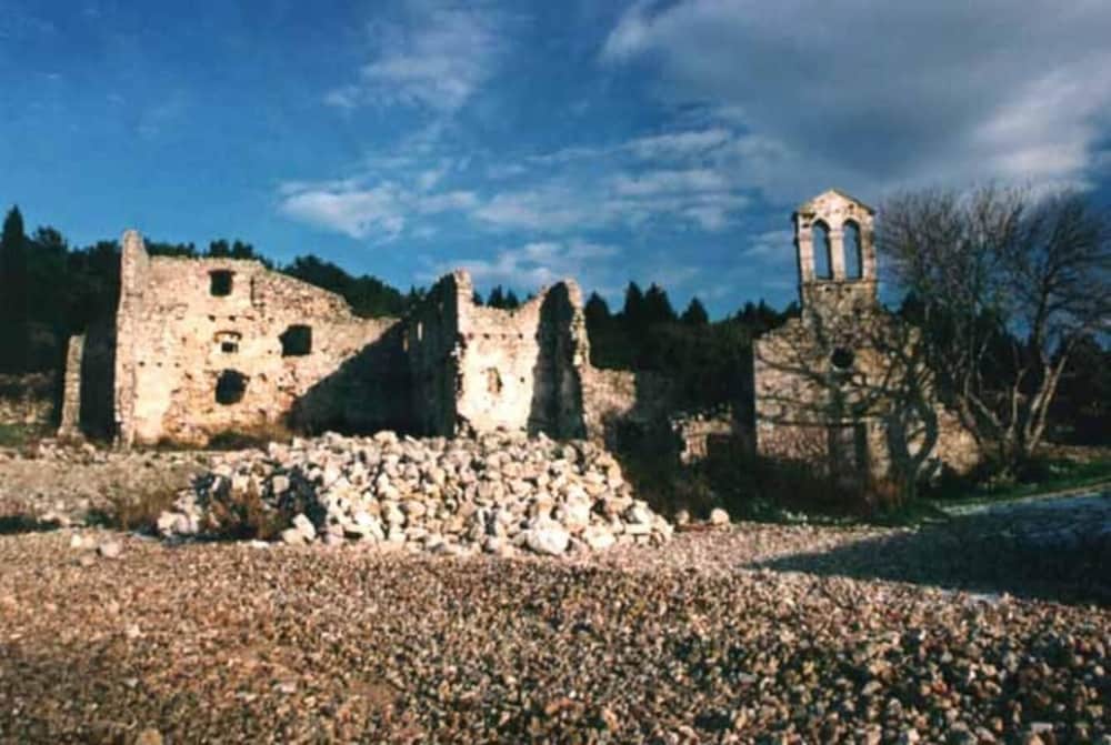 Lovely 15th Century Apartment in Osor view 5