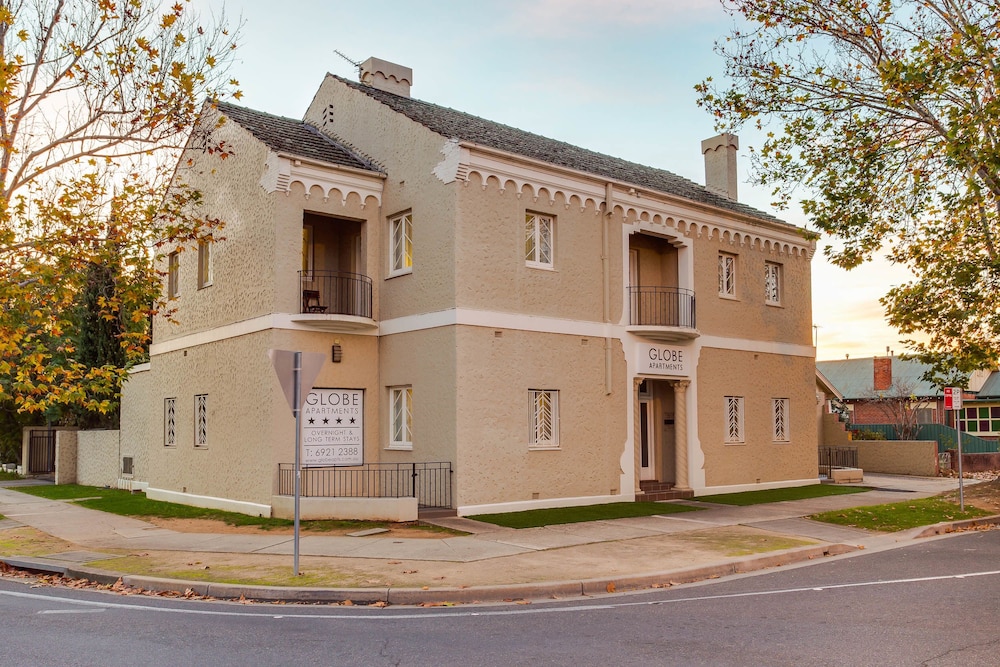 Globe Apartments