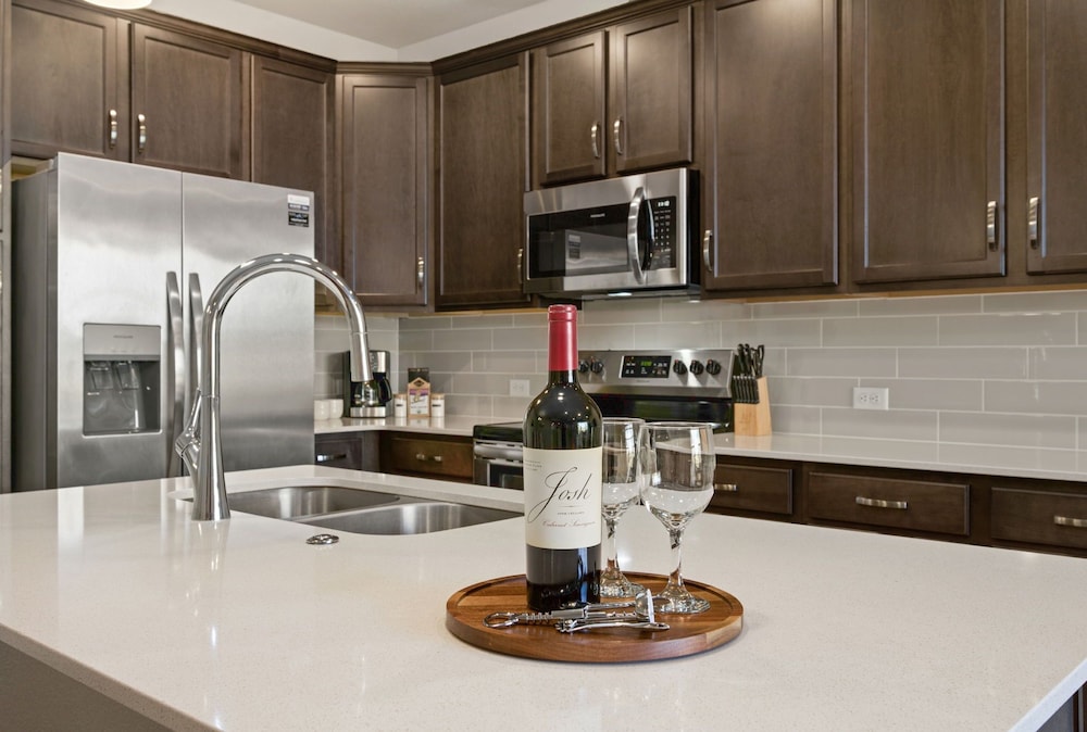 Northfield Hideaway, King Suite, EV, Pet-friendly