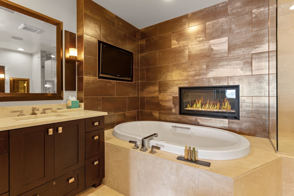 Flagstaff Lodge at Deer Valley Resort - Two Bedroom Residence #305 2 Condo