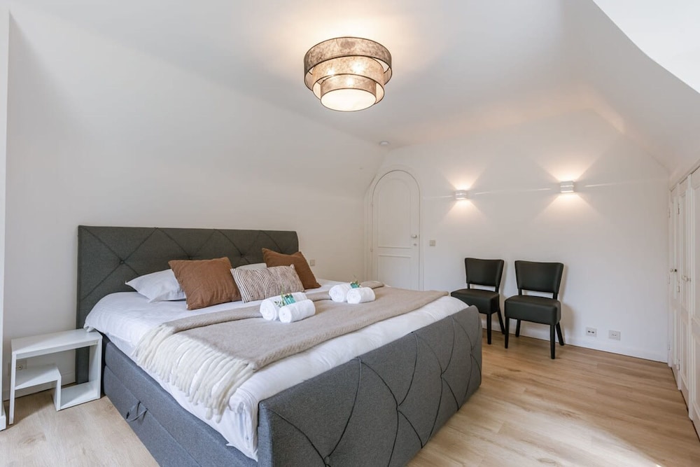 Authentic Villa Amore Located Near Bruges