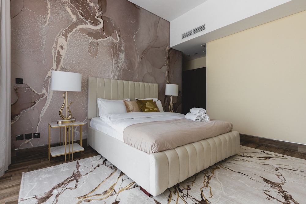 GLOBALSTAY. J One Tower Apartments